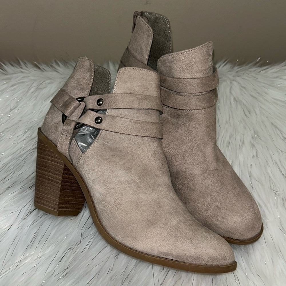 Sugar Women's 9 1/2 Valley Suede Almond Toe Ankle Fashion Boots Tan